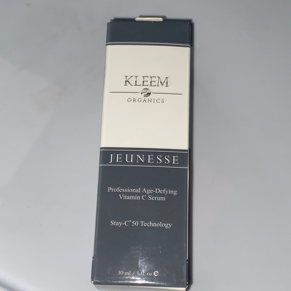 Vitamin C Serum - Gray and White